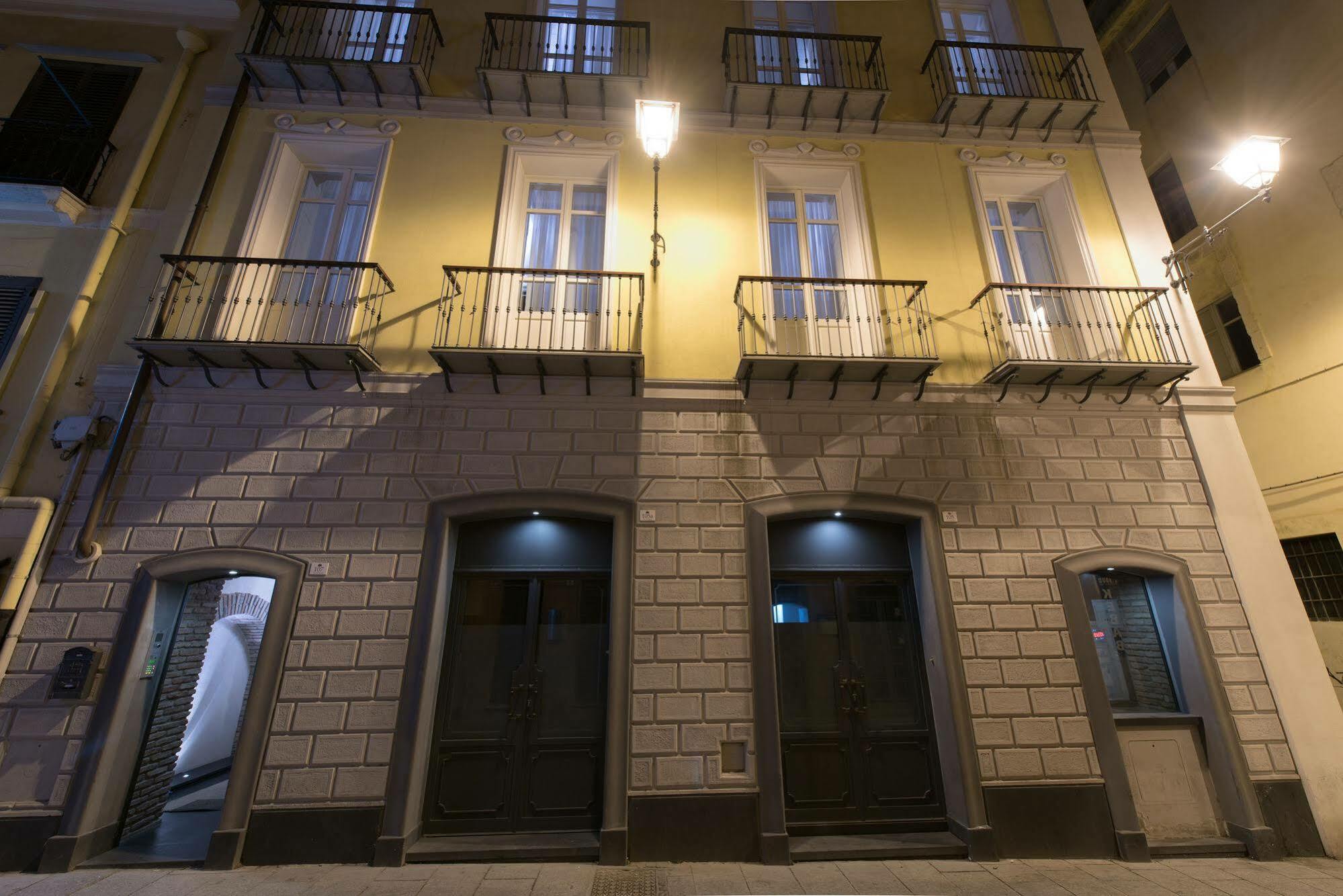 Отель Palazzo Dessy Кальяри Экстерьер фото